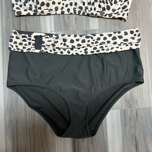 Bikini - Picture 3 of 4